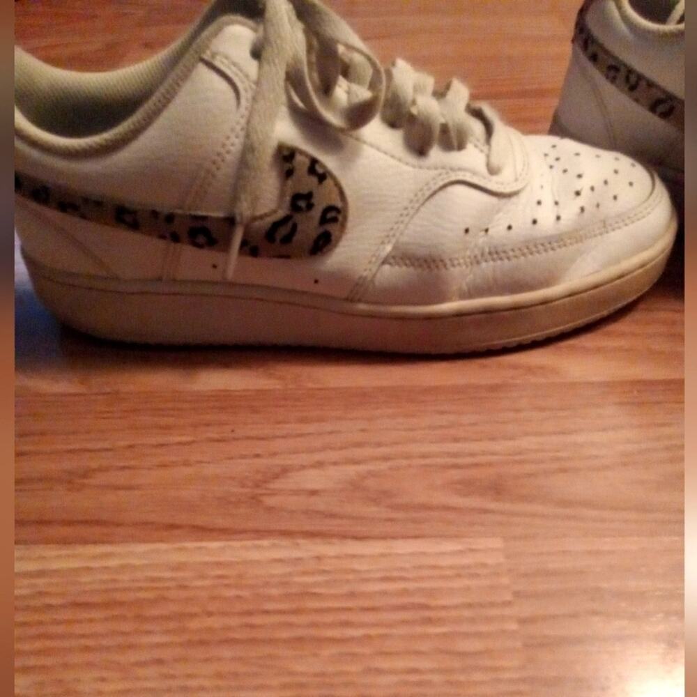Women's Nike leather animal print shoes sz 8.5